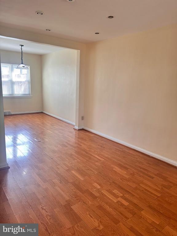 Building Photo - 3433 Clay St NE