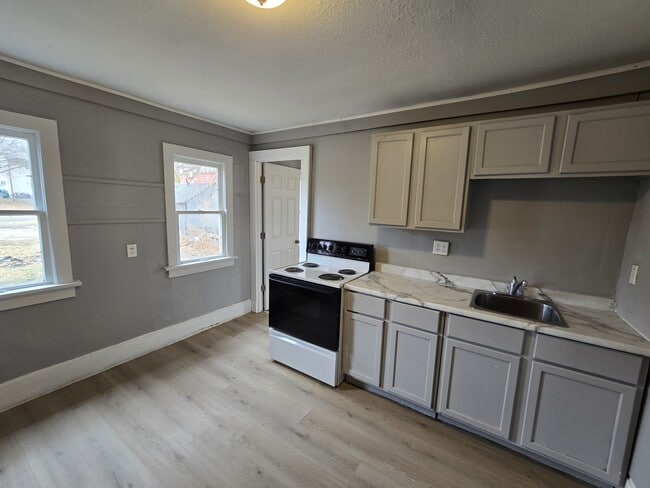 Building Photo - 714 W 1st St