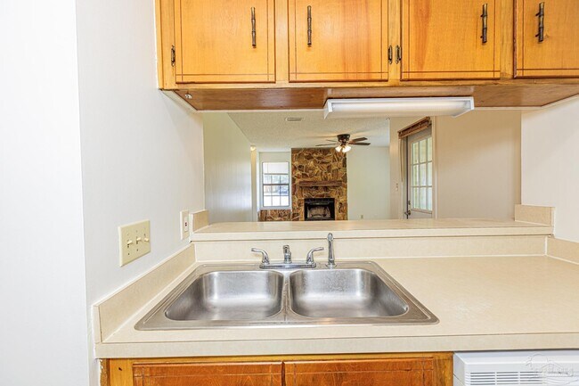 Building Photo - 6242 Ridgegate Cir