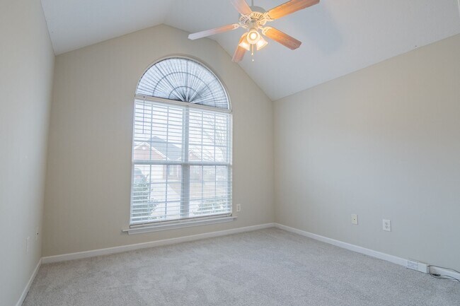 Building Photo - Updated 3 Bedroom Ranch