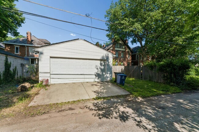 Building Photo - 382 Morrison Ave