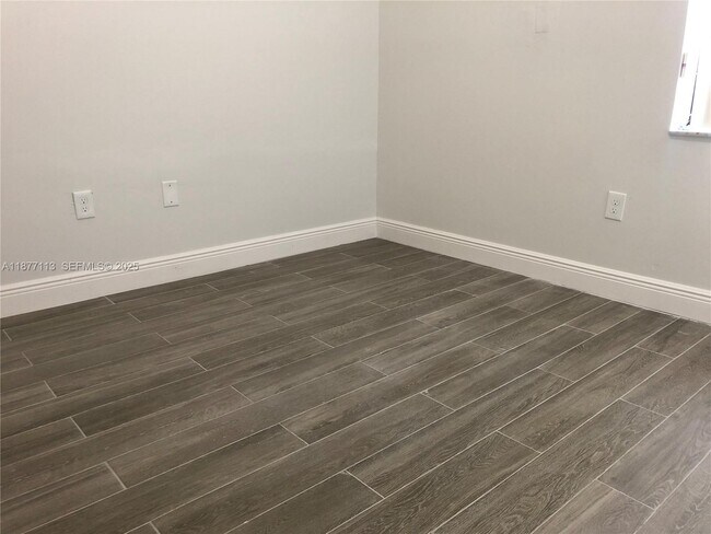 Building Photo - 6735 NW 193rd Ln