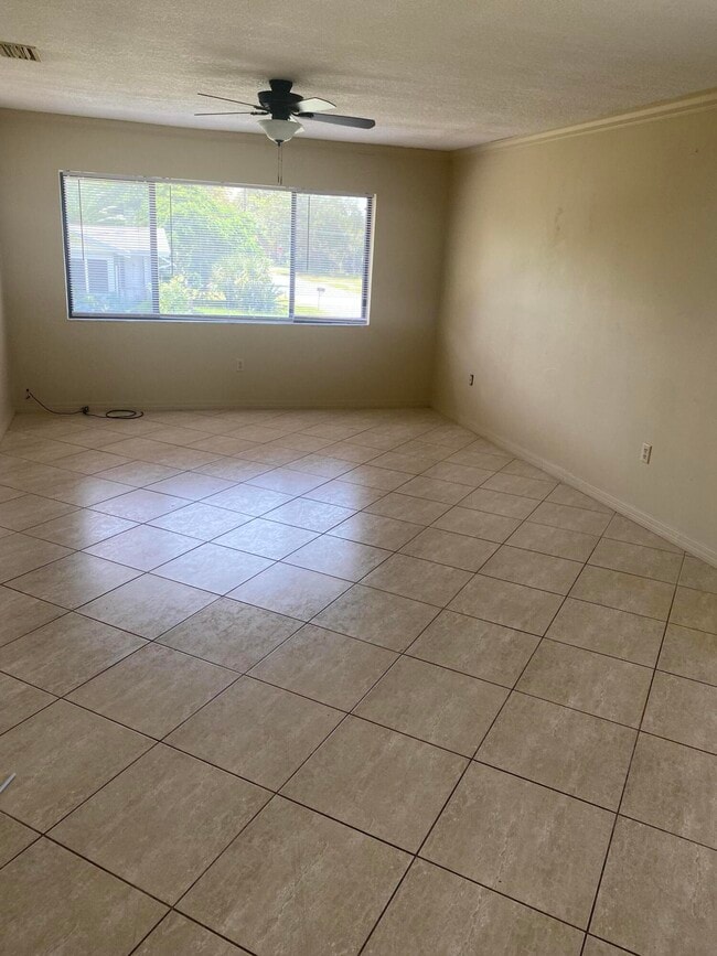 Building Photo - 257 Knox McRae Dr