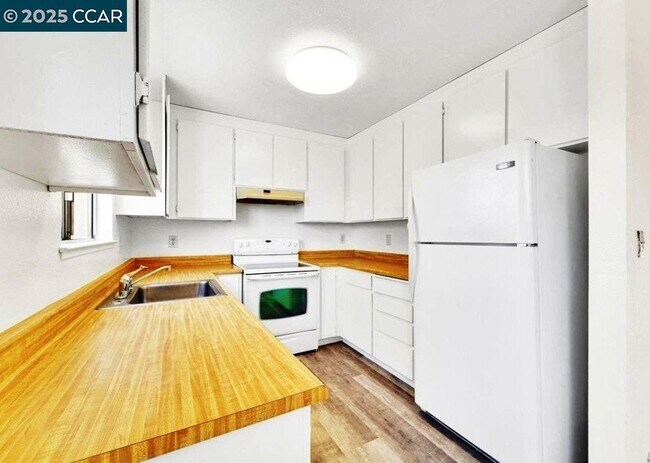 Building Photo - 3712 Willow Pass Rd