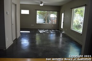 Building Photo - 714 N Cherry St