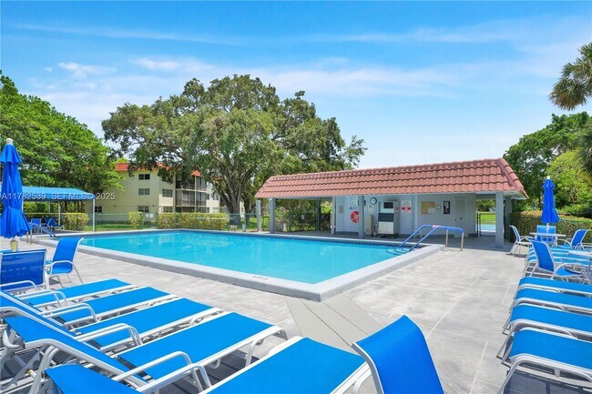 Building Photo - 8941 S Hollybrook Blvd