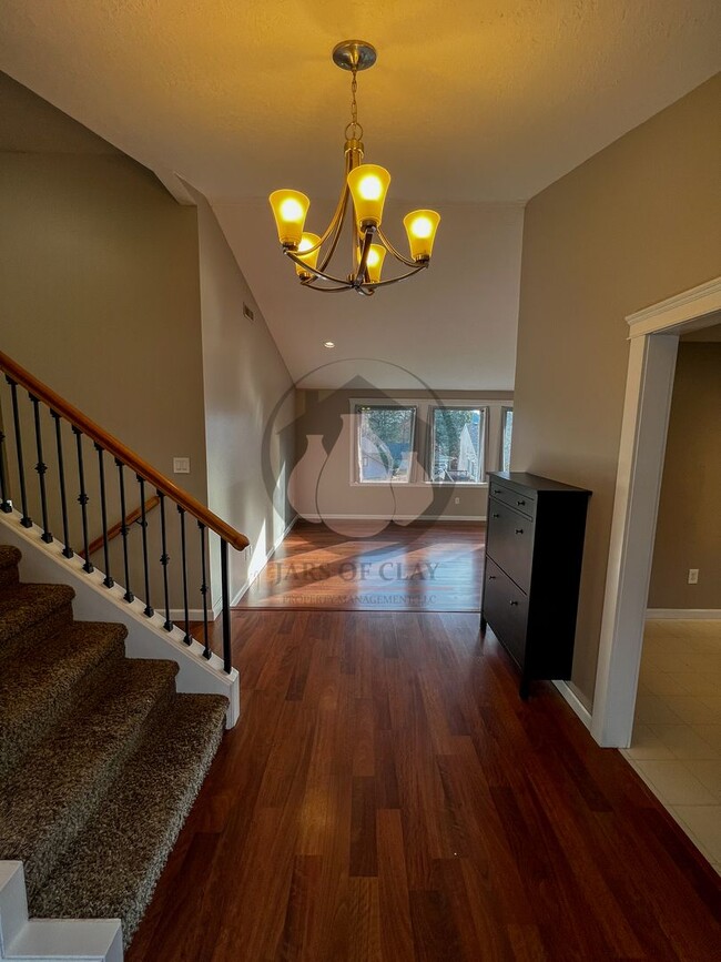 Building Photo - Winter Move in Special* $700 Off First Full Months Rent***