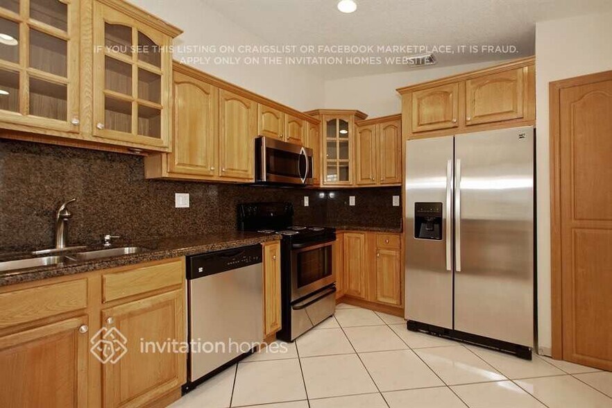 Building Photo - 16440 SW 144th Ave