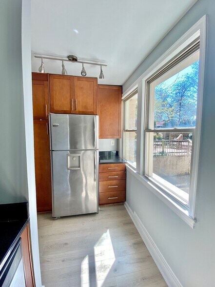 Building Photo - 1367 K St SE