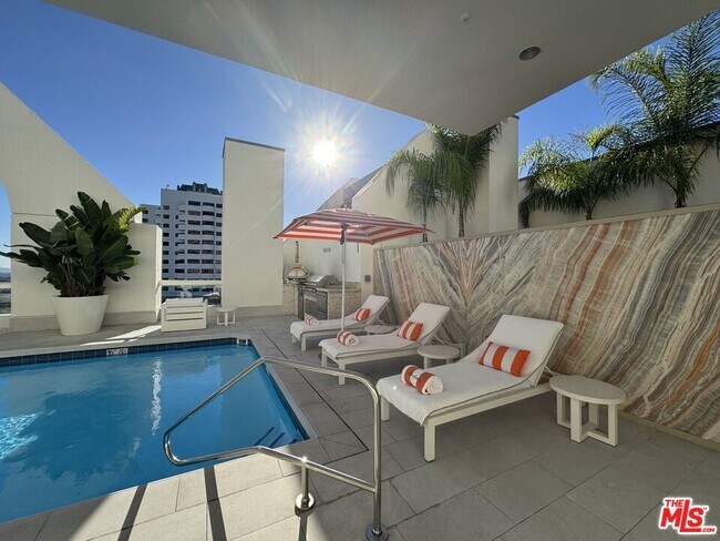 Building Photo - 10520 Wilshire Blvd