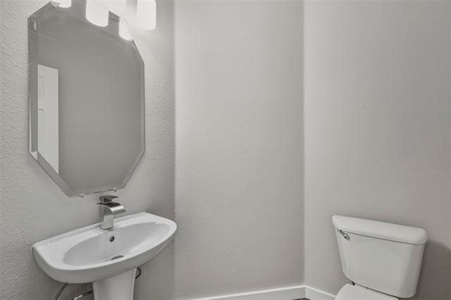 Building Photo - 936 Englewood Ln