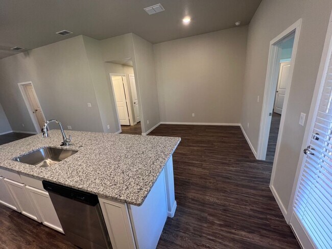Building Photo - Rare 3 Bedroom In Frenship ISD!