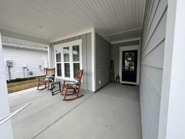 Building Photo - 275 Malind Bluff Dr