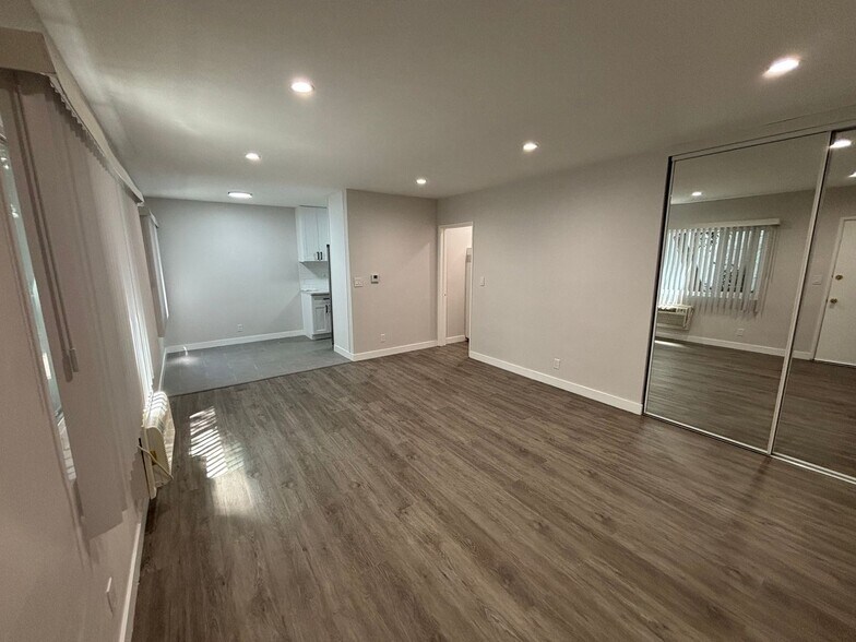 Building Photo - 4540 Vista Del Monte Ave