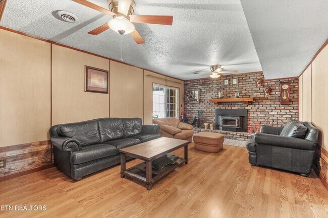 Building Photo - 1301 Chert Pit Rd