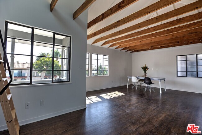 Building Photo - 1807 Montana Ave