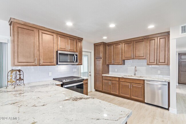 Building Photo - 1325 N 70th St