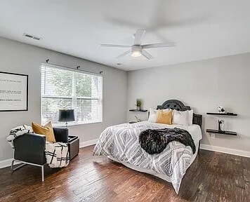 Building Photo - 1258 Holbrook Ter NE