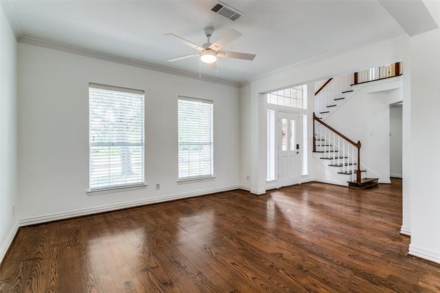 Building Photo - 900 Meadow Ln