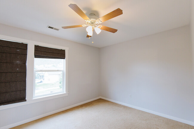 Building Photo - 3971 E Golden Eagle Rd