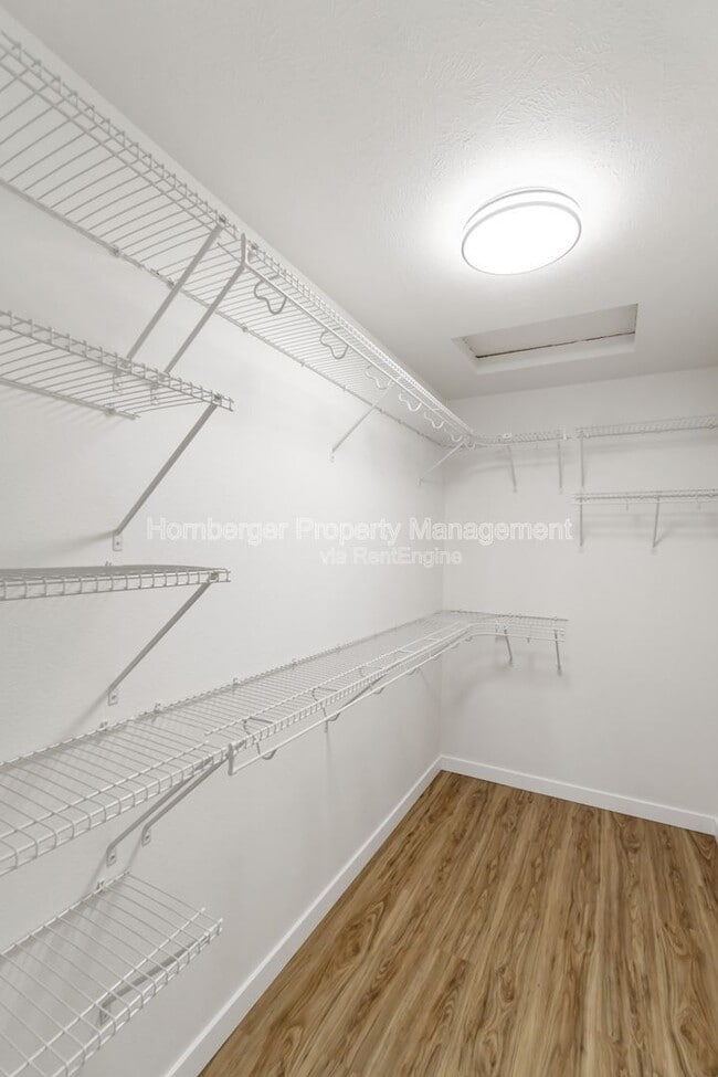 Building Photo - 2715 E Columbia Ave