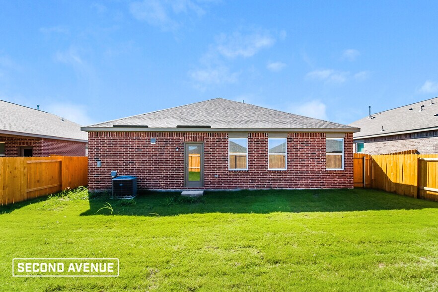 Building Photo - 2012 Erlinda Dr