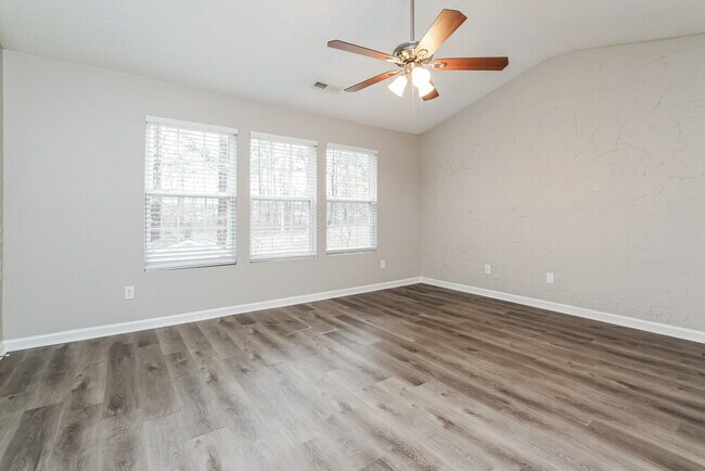 Building Photo - 3020 Hayling Dr