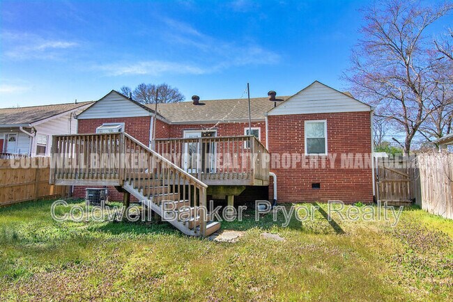 Building Photo - 128 S St Marks Ave