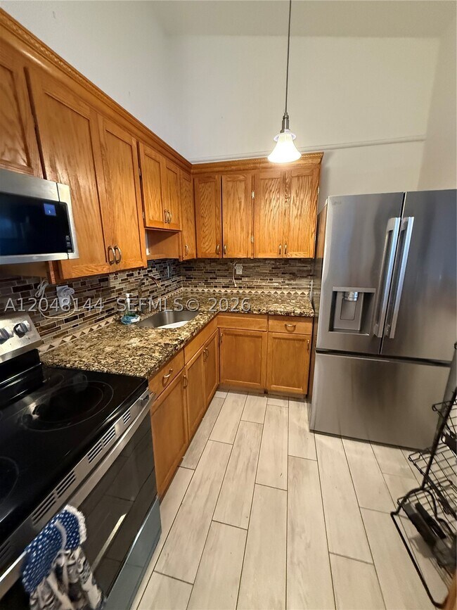 Building Photo - 468 NE 206th Ln