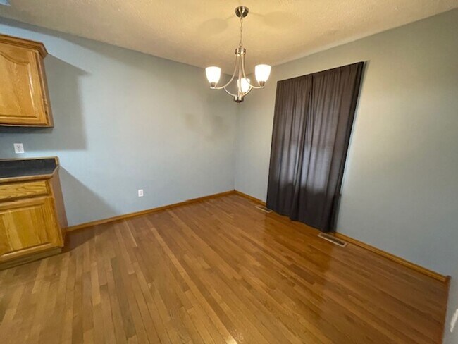 Building Photo - This All Brick home is Located in Orchard Crest West!