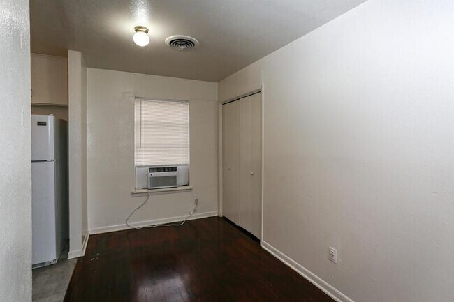 Building Photo - 507 Adams Ave