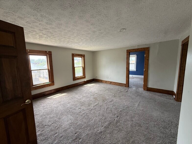 Building Photo - 1357 W 69th St