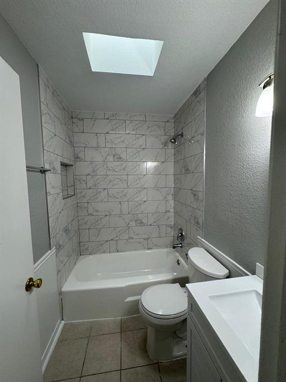 Building Photo - 608 W 51st St