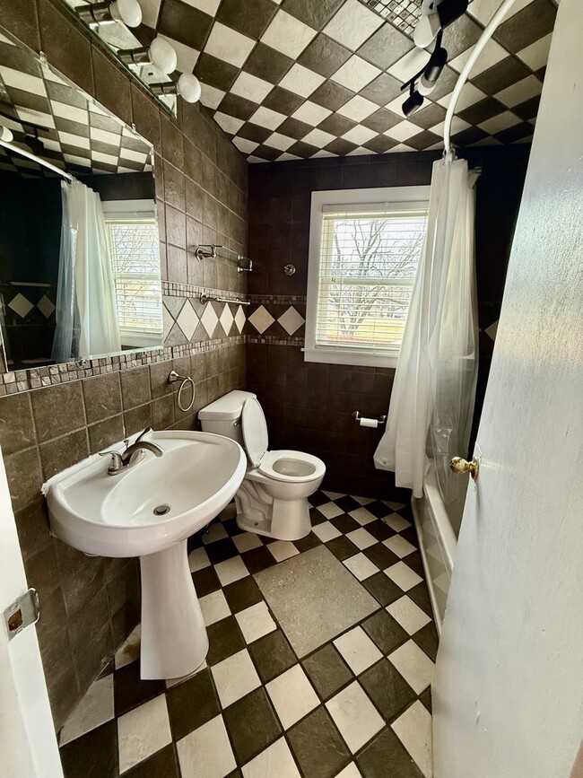 Building Photo - 723 Glendale Ave