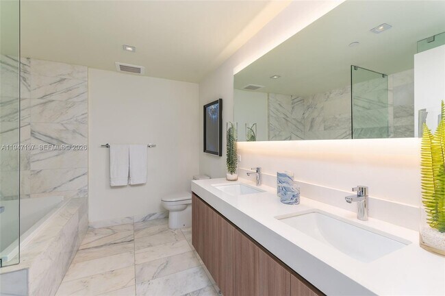 Building Photo - 401 N Birch Rd