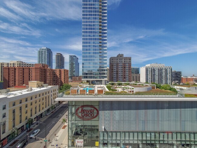 Building Photo - 1179 N Clark St