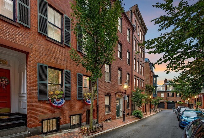 Building Photo - 130 Myrtle St