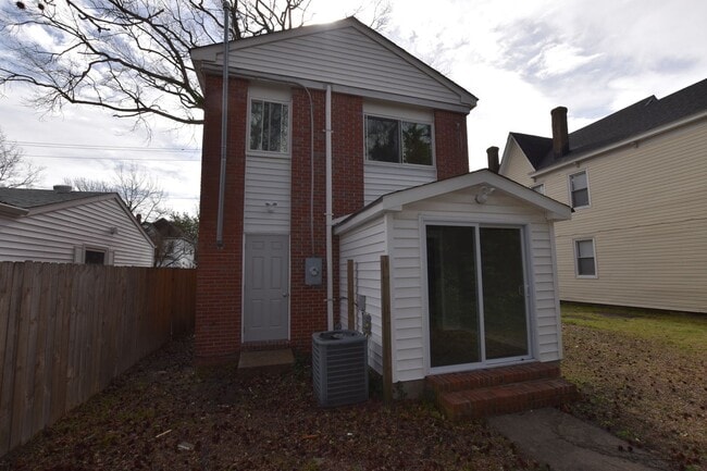 Building Photo - 1324 W 38th St