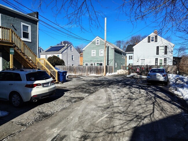 Building Photo - 122 Boston St