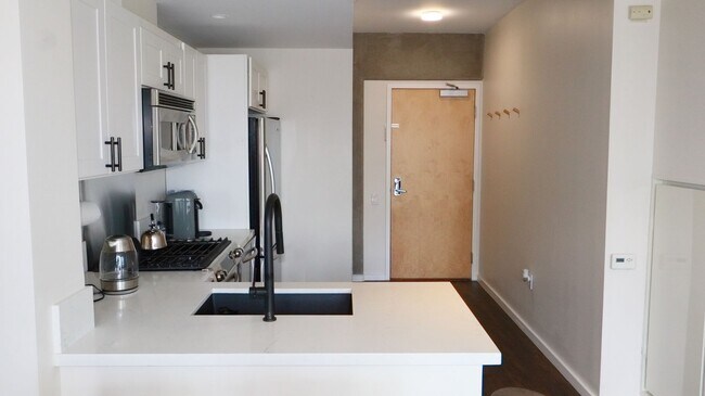 Building Photo - Downtown San Diego 1 bedroom 1 bath apartment For Rent