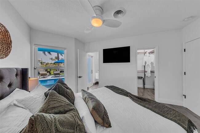 Building Photo - 3108 NE 42nd Ct