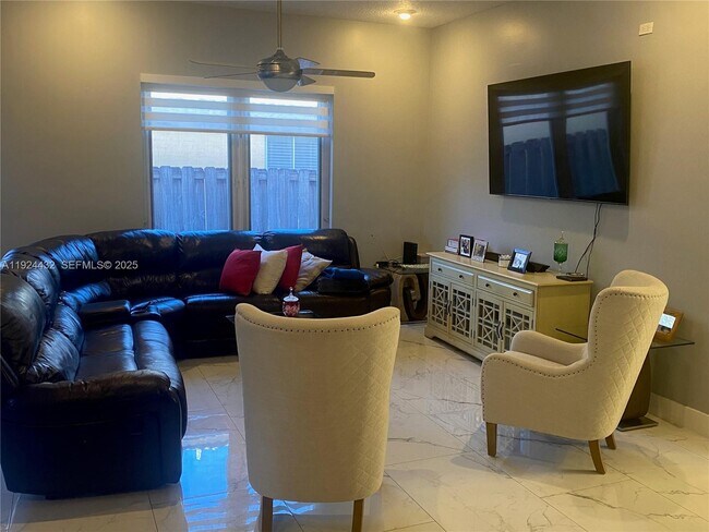 Building Photo - 14046 S Cypress Cove Cir