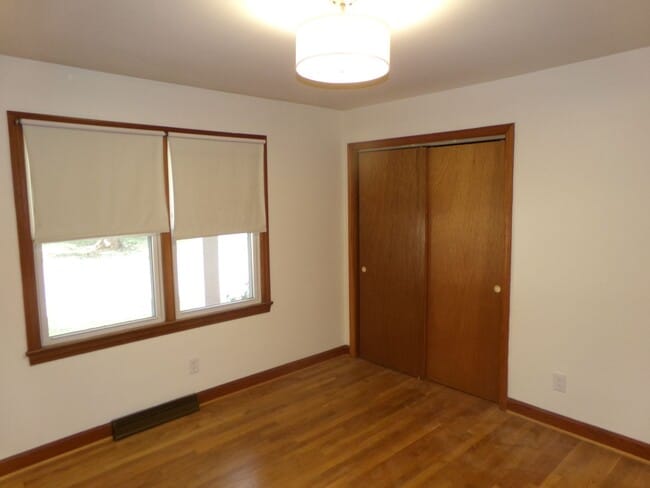 Building Photo - Country Living in Town