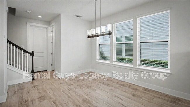 Building Photo - 409 Crestview Dr