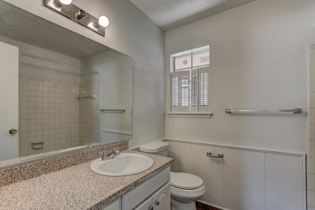 Building Photo - Cozy & Stylish Living Near ESA Park with F...