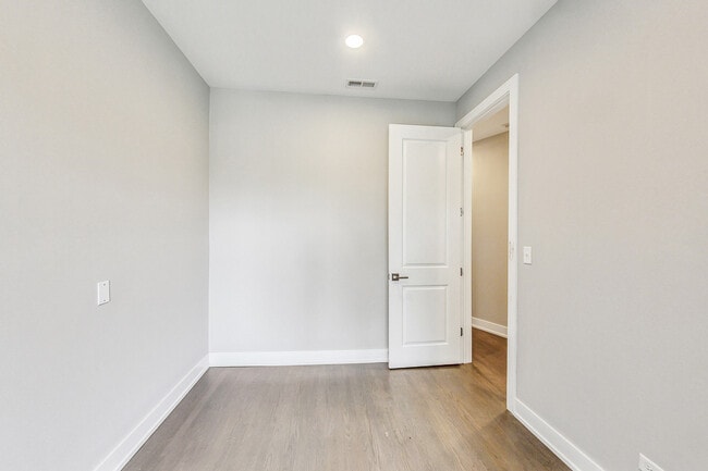 Building Photo - 2131 W Ohio St