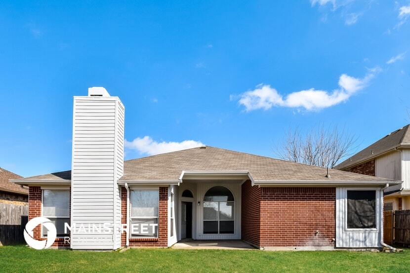 Building Photo - 2406 Garden Creek Dr