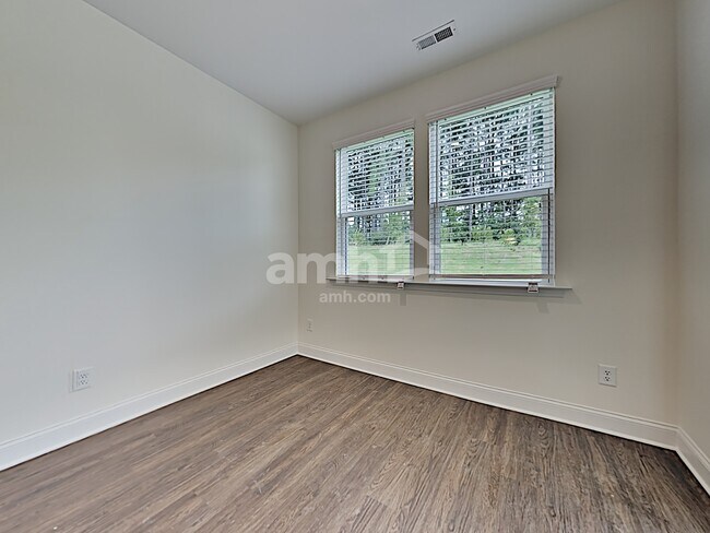 Building Photo - 83 Pullen Dr