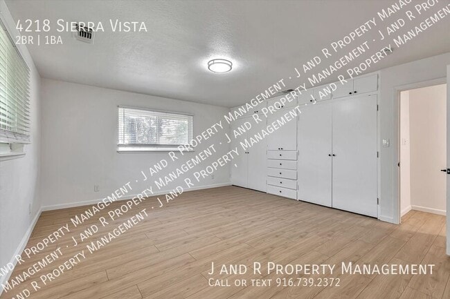 Building Photo - 4218 Sierra Vista Ave