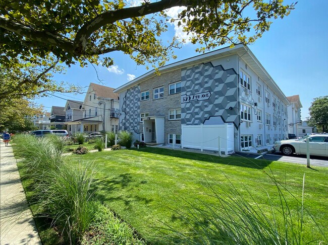 Primary Photo - 320 7th Ave